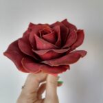 Роза из темного шоколада